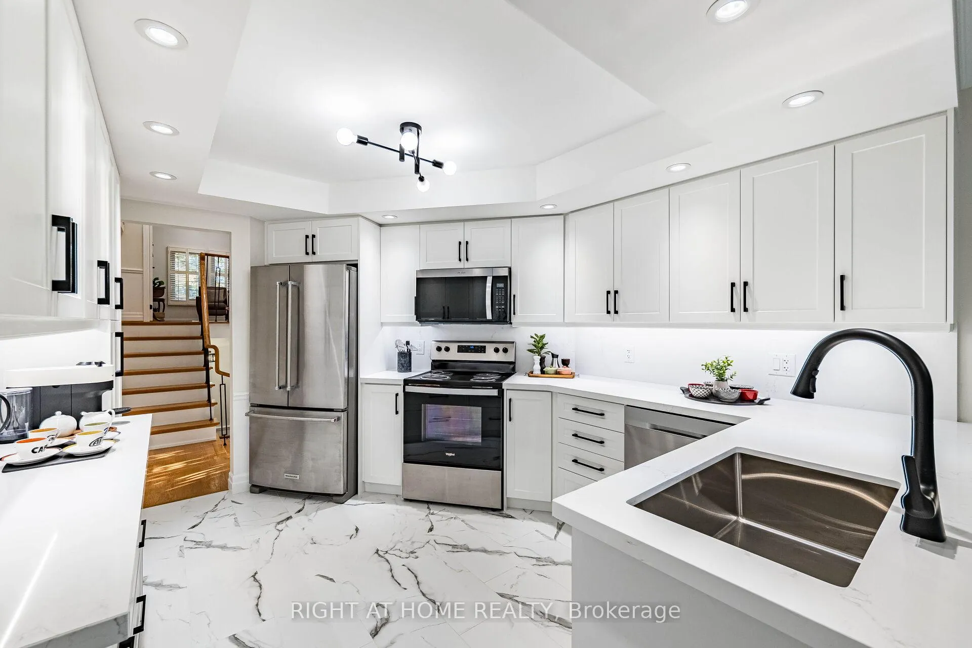 Photo 15 of 51 Redwood Lane, Markham, Unionville — HOMEH