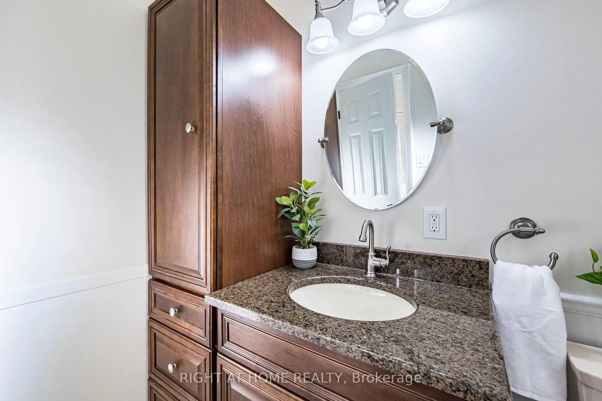 Photo 17 of 51 Redwood Lane, Markham, Unionville — HOMEH
