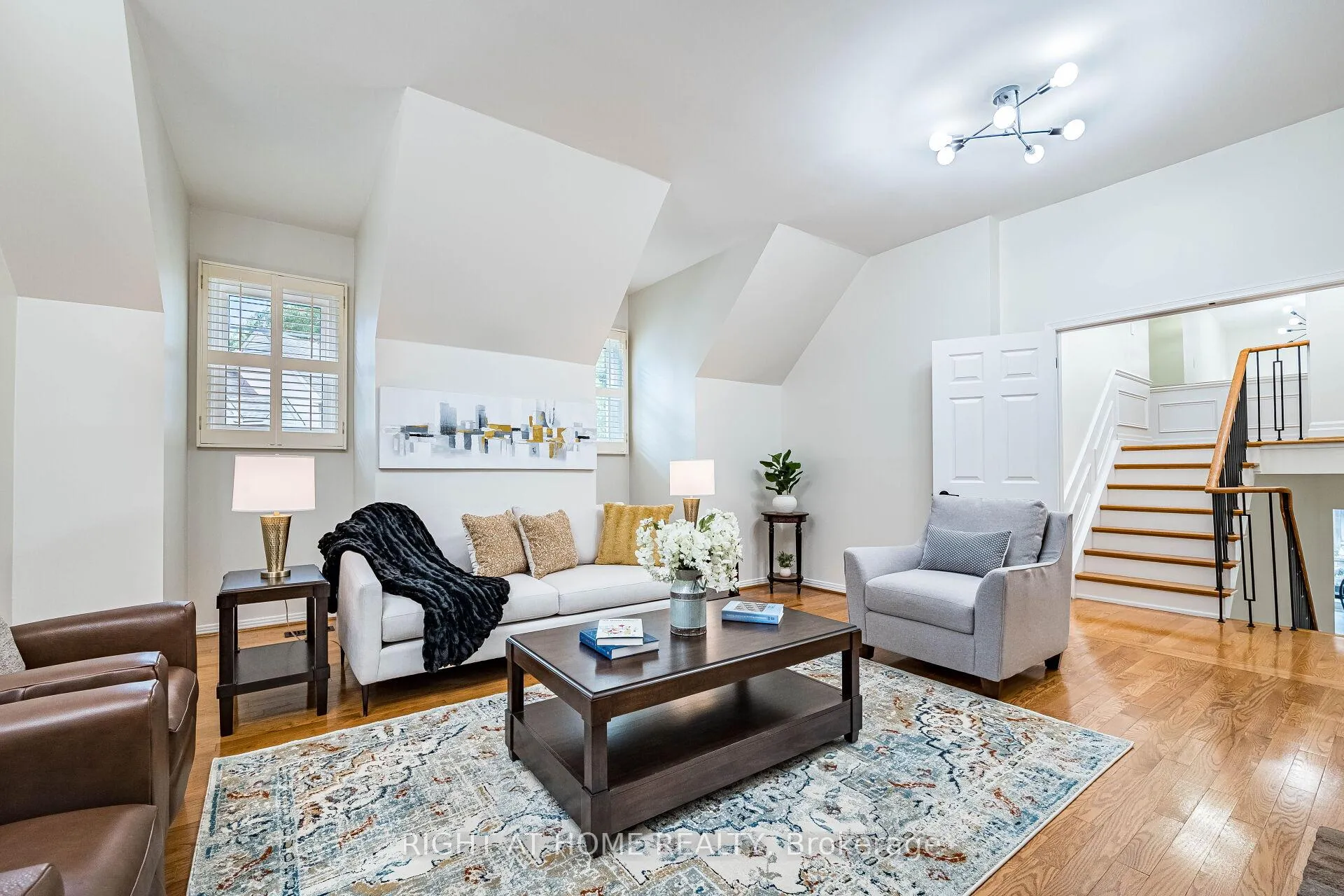 Photo 21 of 51 Redwood Lane, Markham, Unionville — HOMEH
