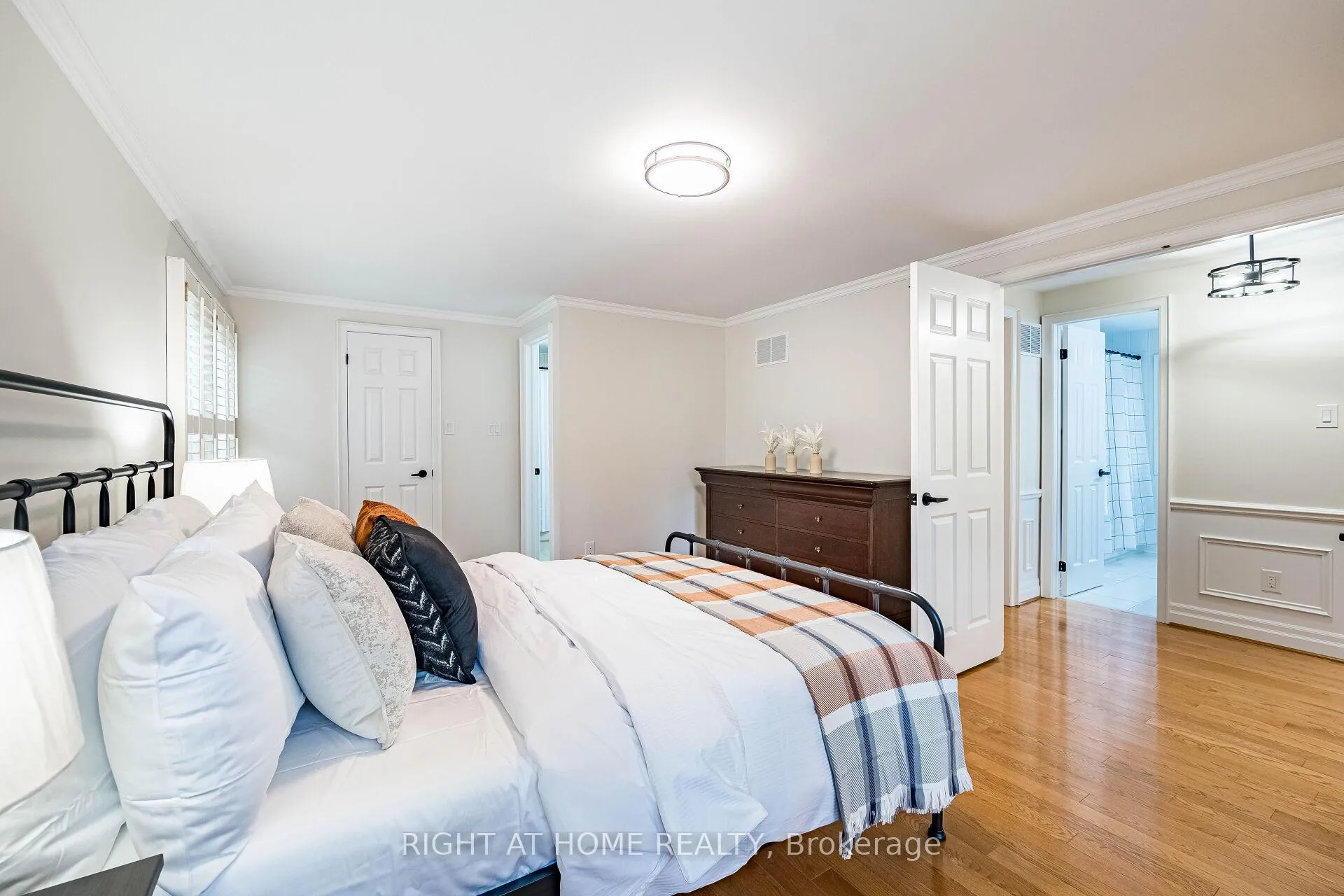 Photo 23 of 51 Redwood Lane, Markham, Unionville — HOMEH