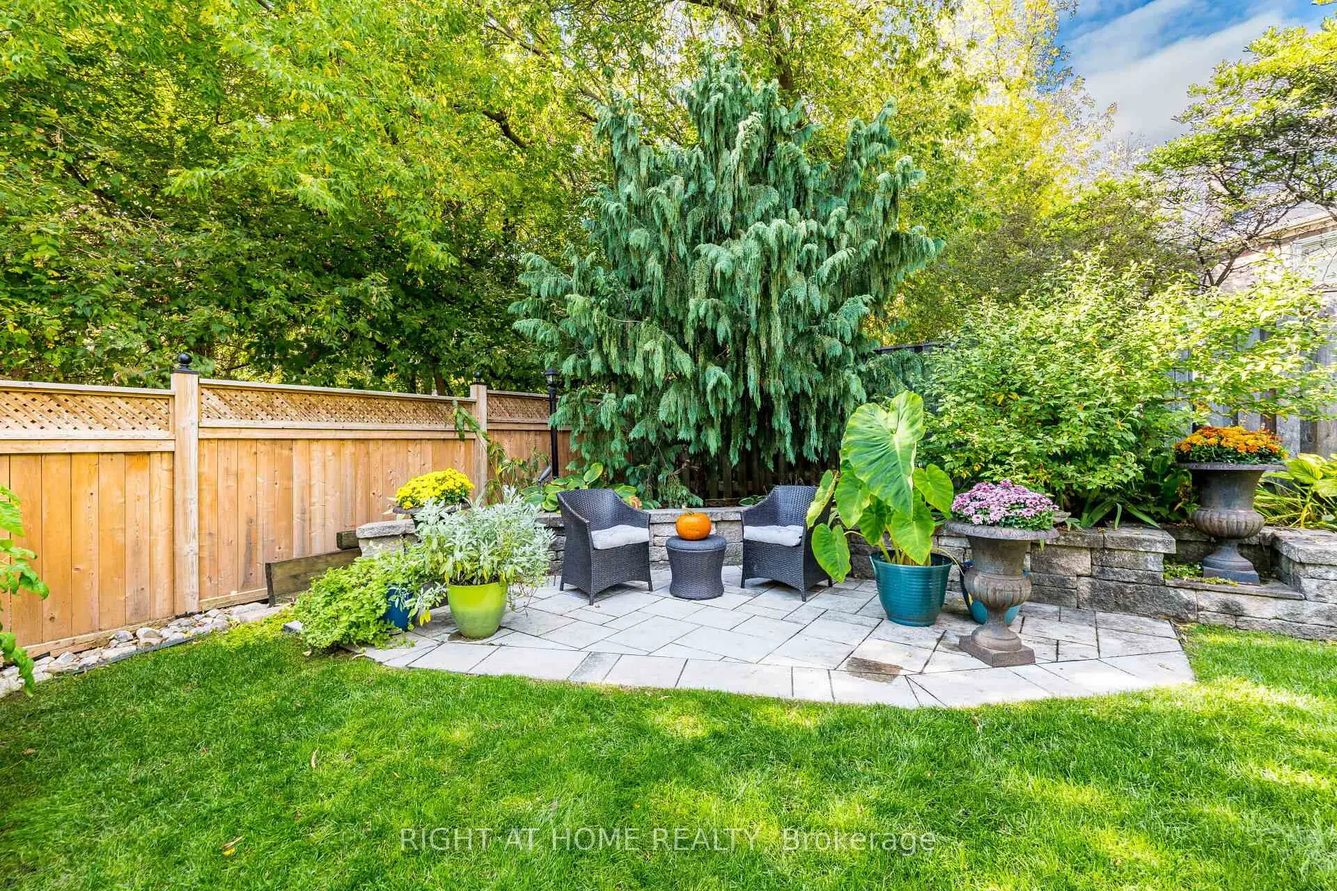 Photo 39 of 51 Redwood Lane, Markham, Unionville — HOMEH
