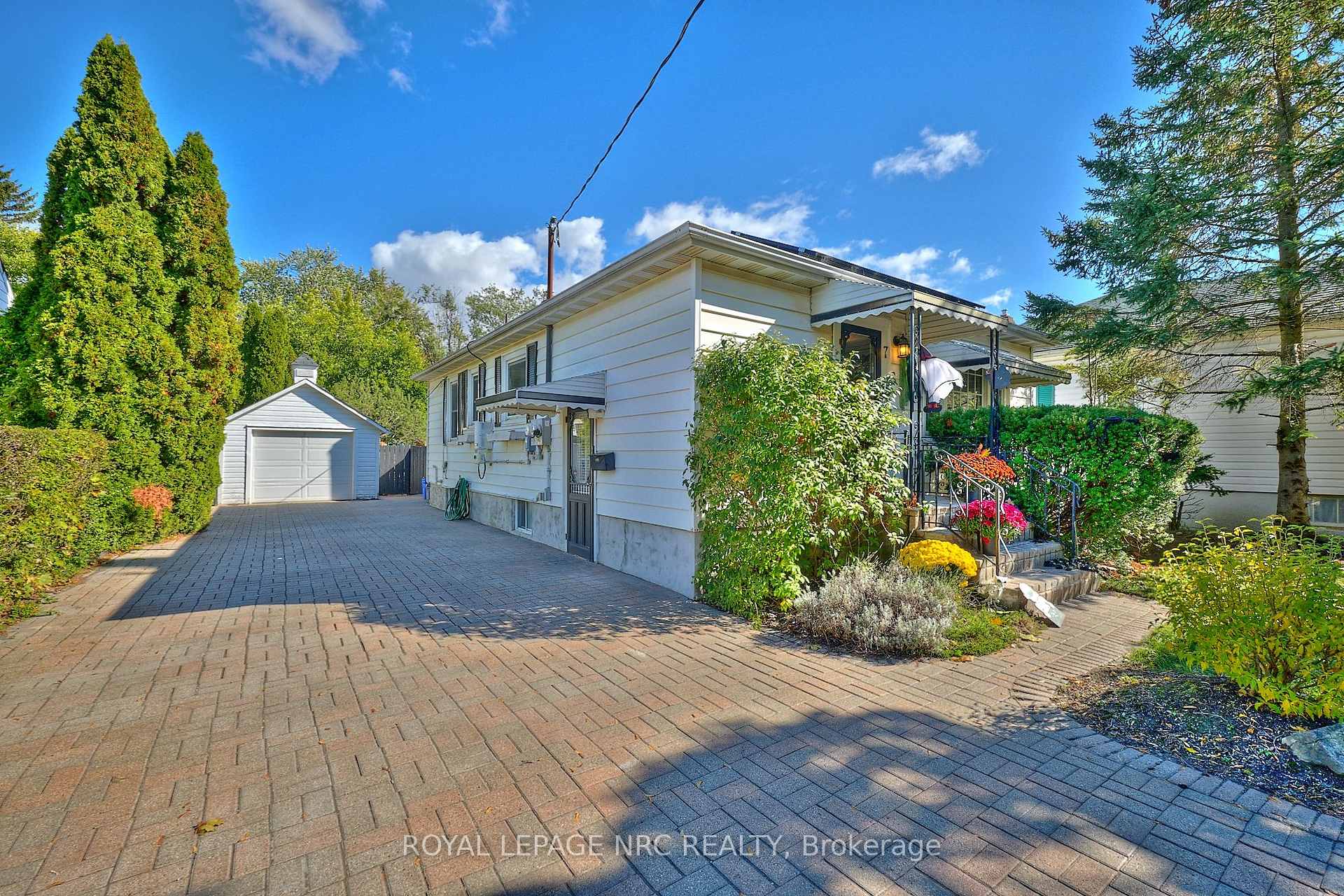 Photo 3 of 7 Hallcrest Avenue, St. Catharines, Vine/Linwell — HOMEH