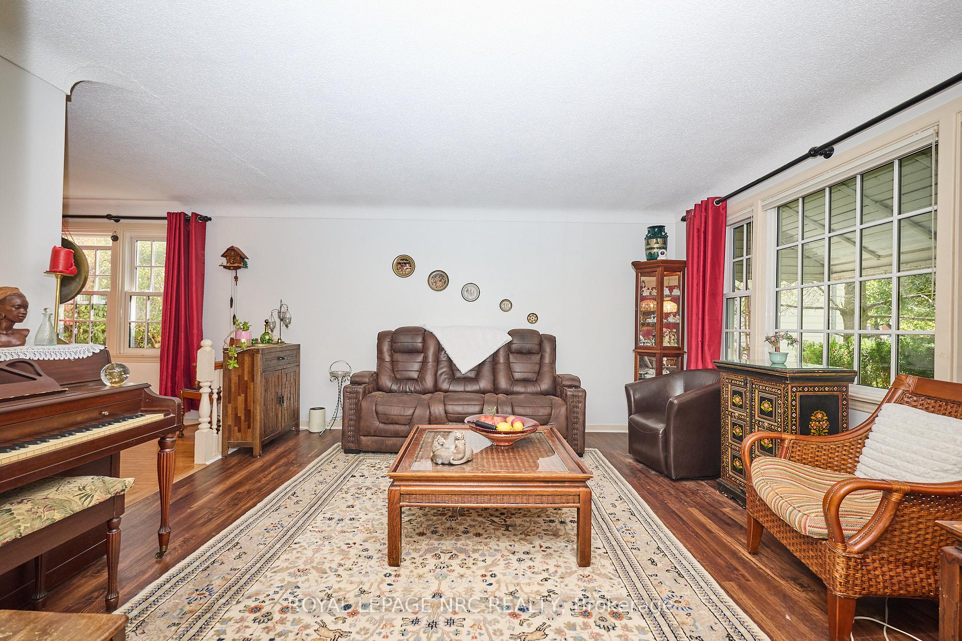 Photo 9 of 7 Hallcrest Avenue, St. Catharines, Vine/Linwell — HOMEH