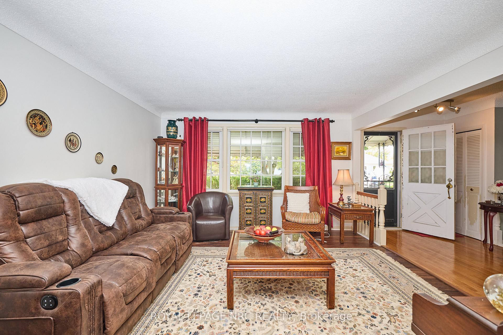 Photo 10 of 7 Hallcrest Avenue, St. Catharines, Vine/Linwell — HOMEH