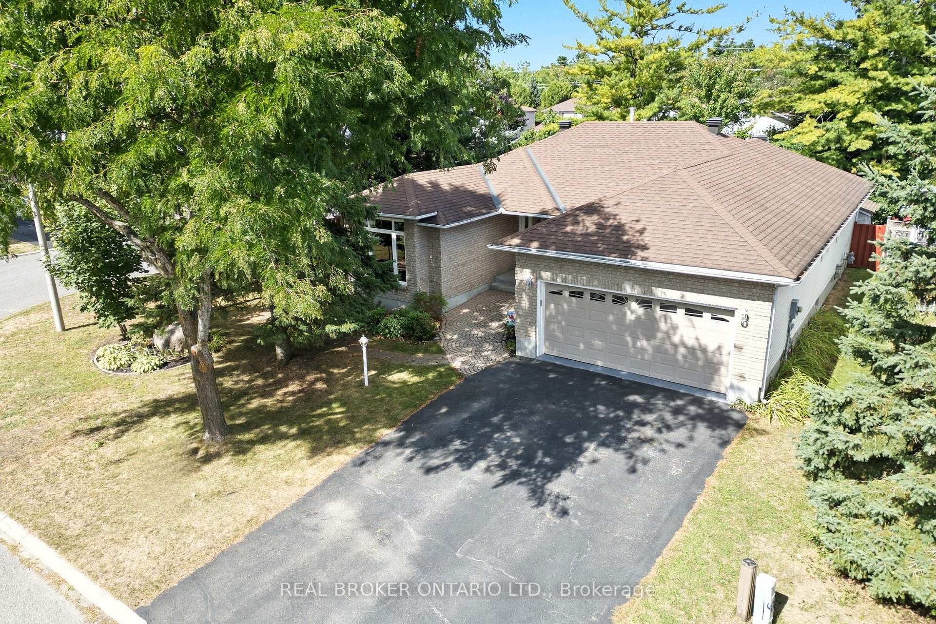 Photo 2 of 6 Candow Crescent, Ottawa, Stittsville (North) — HOMEH
