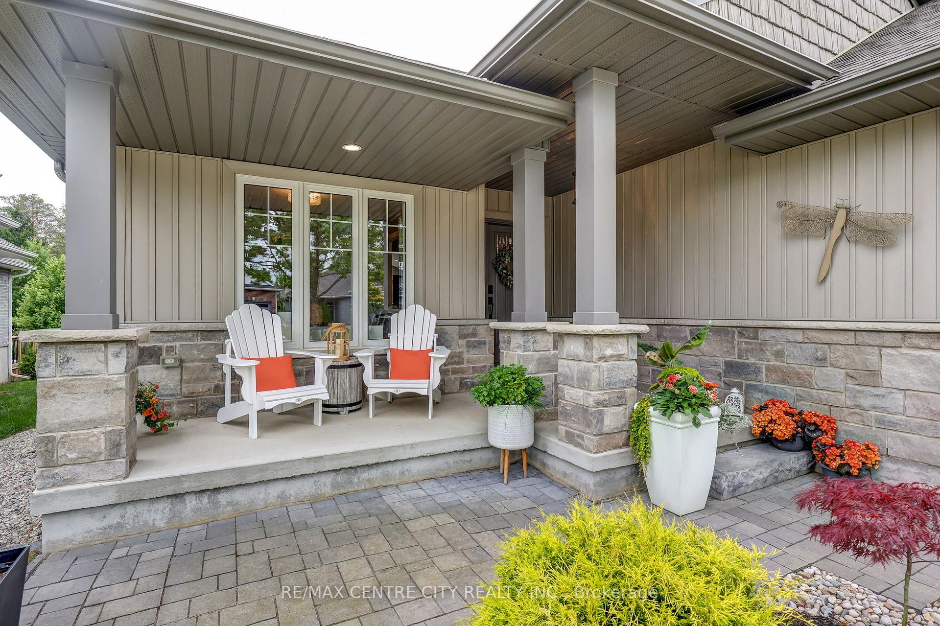 Photo 3 of 22 Deerfield Court, St. Thomas — HOMEH