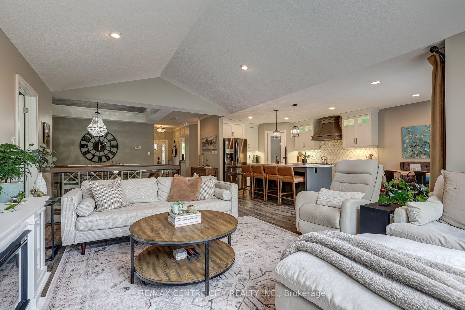 Photo 5 of 22 Deerfield Court, St. Thomas — HOMEH