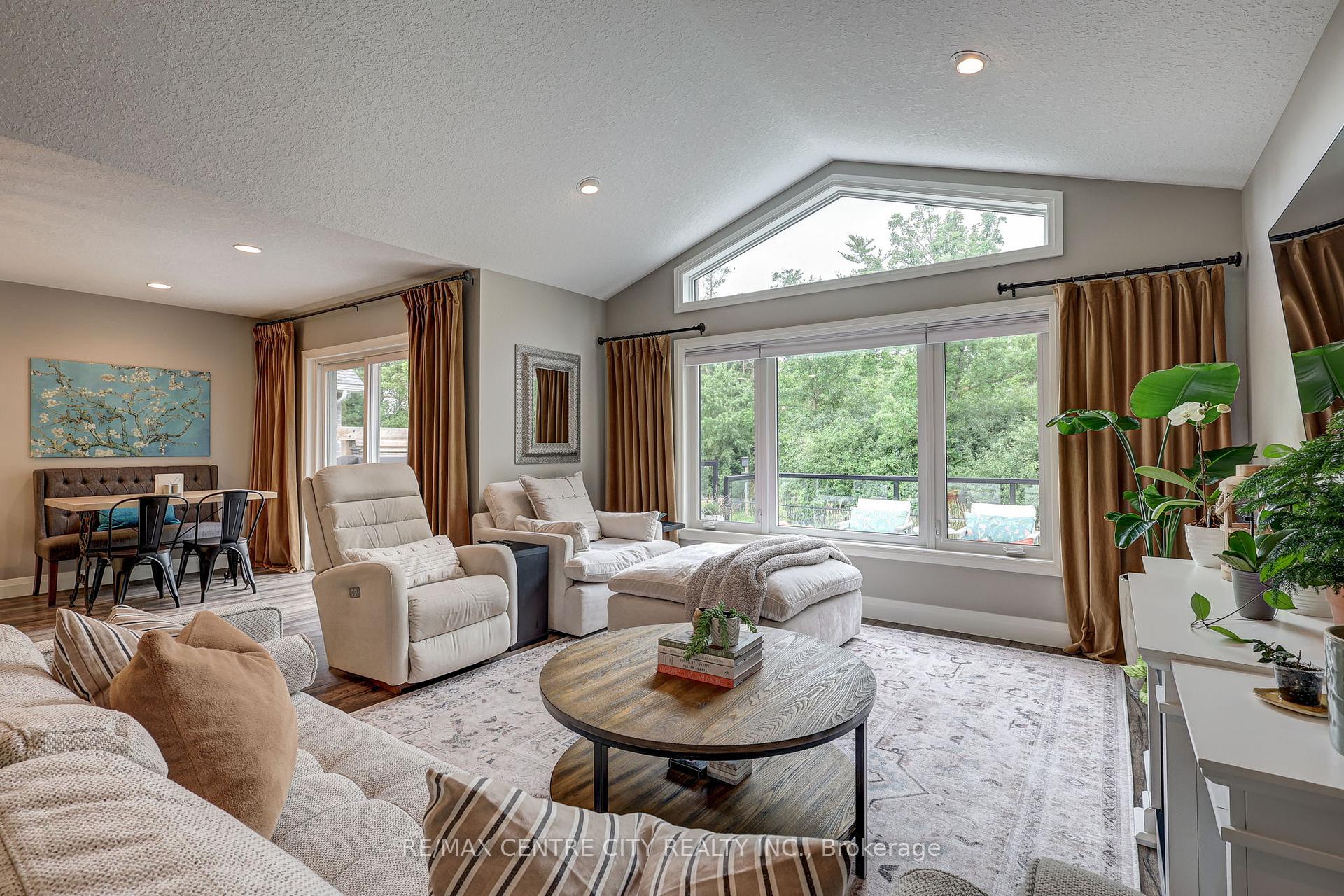 Photo 6 of 22 Deerfield Court, St. Thomas — HOMEH