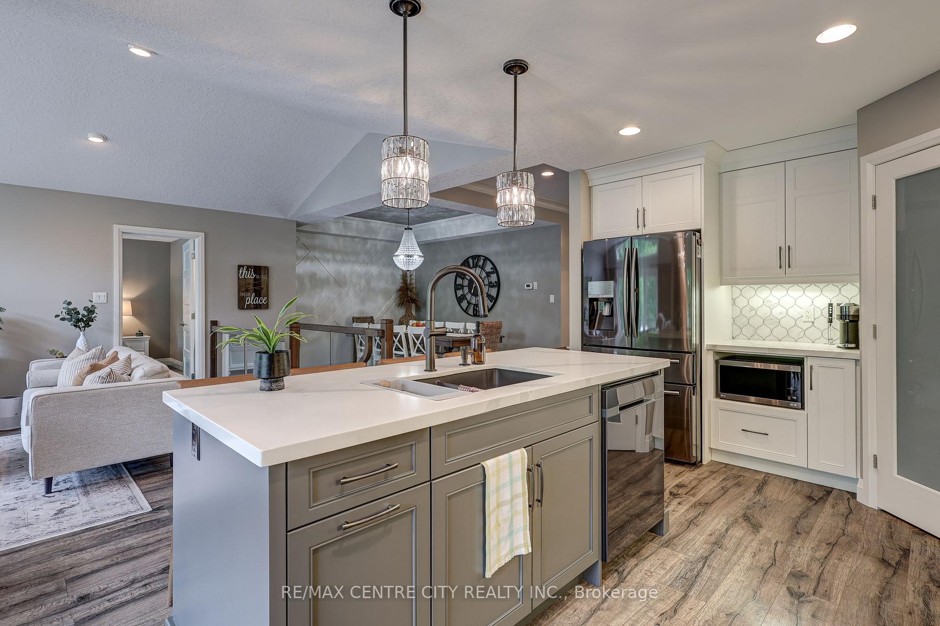 Photo 8 of 22 Deerfield Court, St. Thomas — HOMEH