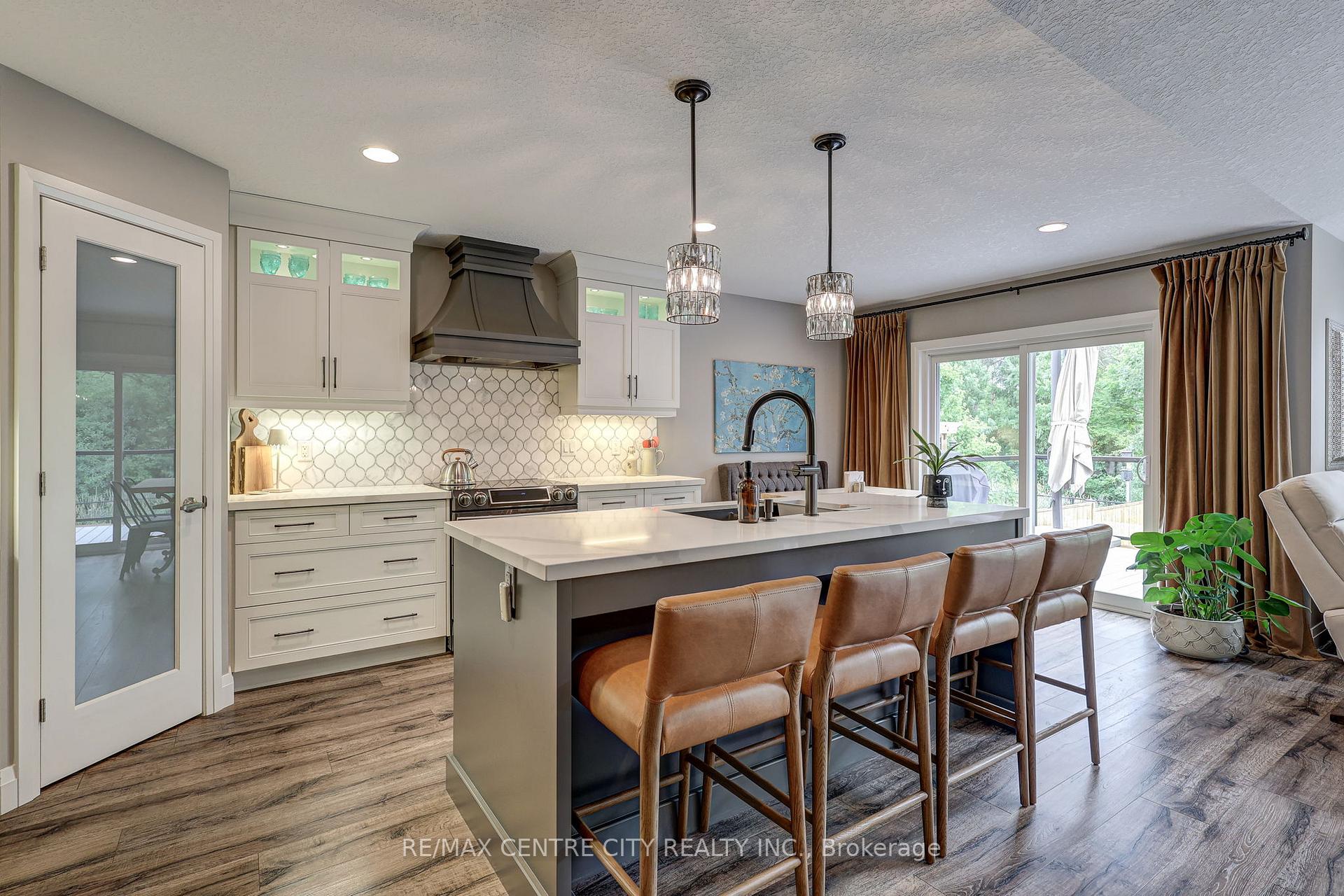 Photo 9 of 22 Deerfield Court, St. Thomas — HOMEH