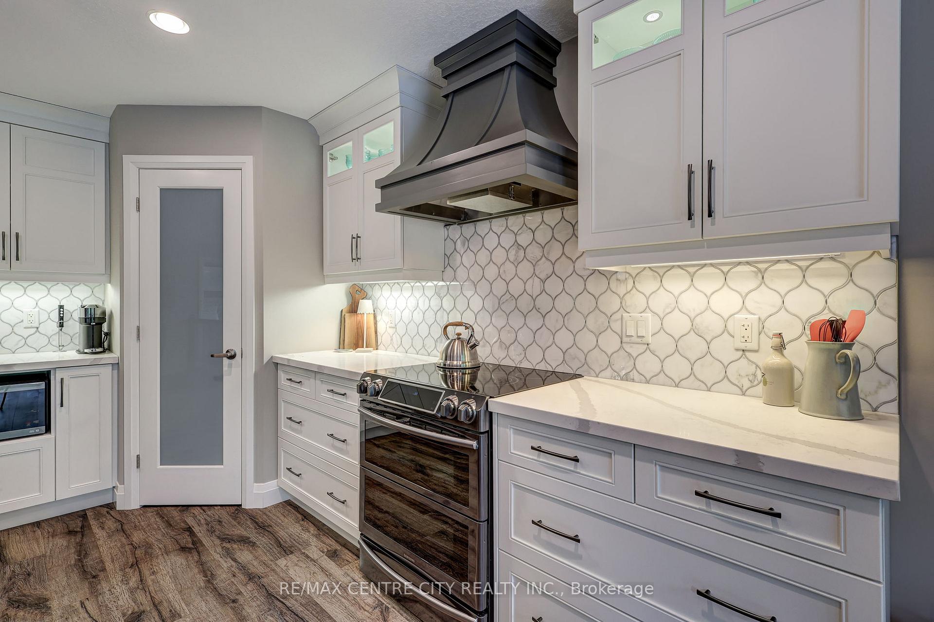 Photo 11 of 22 Deerfield Court, St. Thomas — HOMEH
