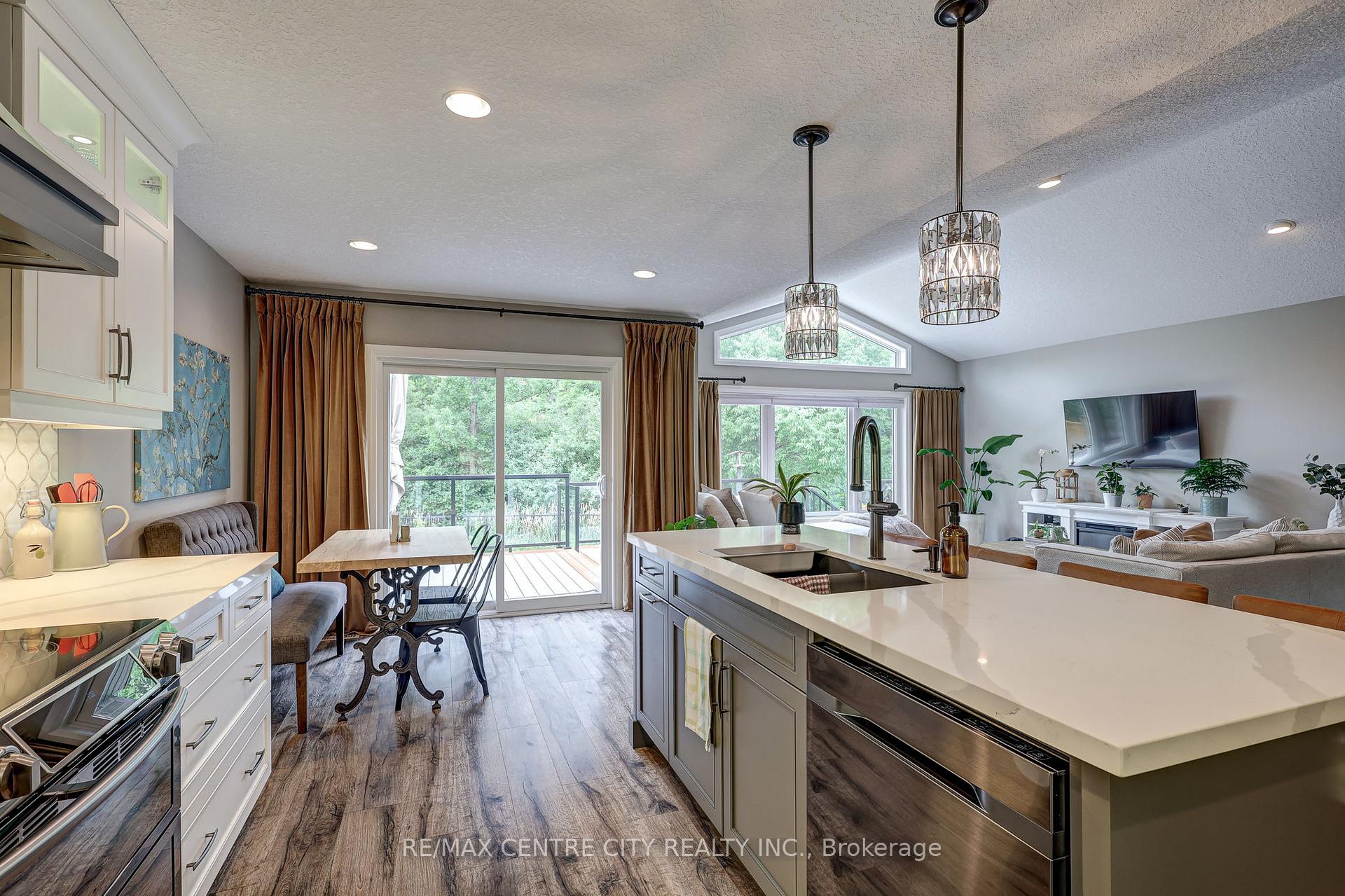 Photo 12 of 22 Deerfield Court, St. Thomas — HOMEH