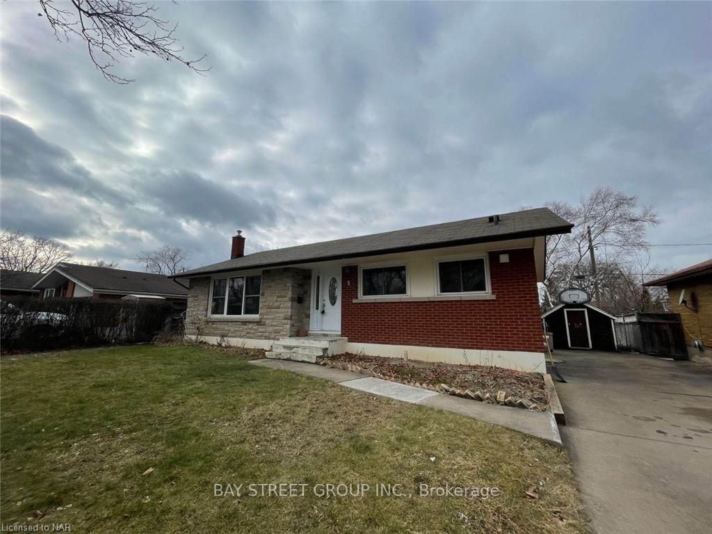 Front of Unit Lower, 5 Clearview Heights