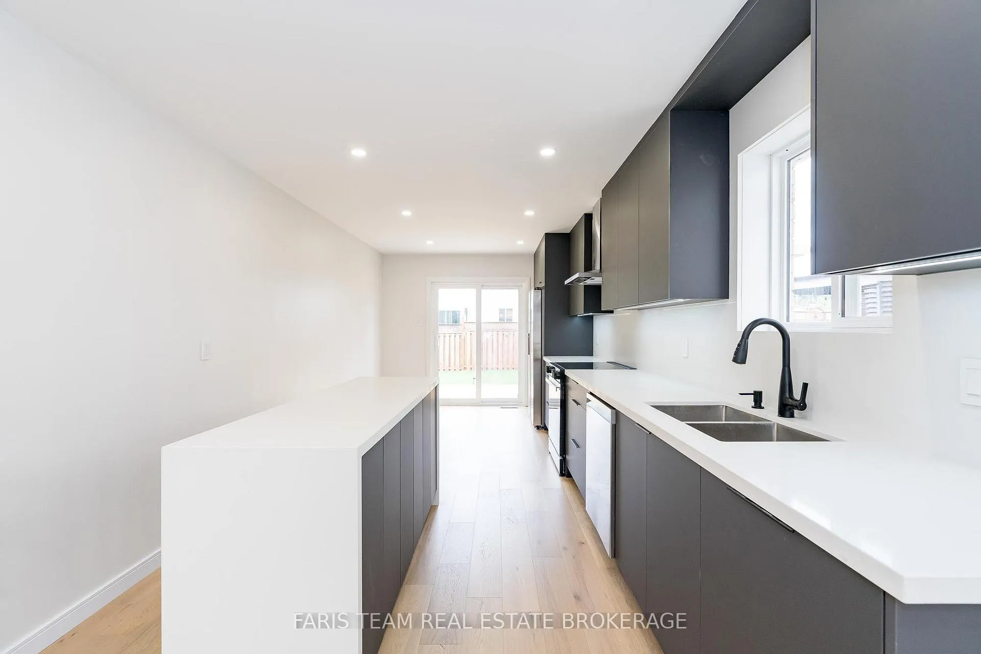 Photo 7 of 233 Wessenger Drive, Barrie, Holly — HOMEH