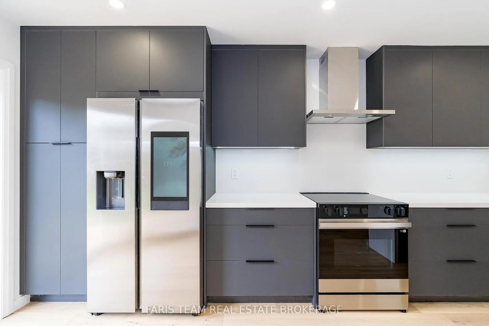 Photo 10 of 233 Wessenger Drive, Barrie, Holly — HOMEH