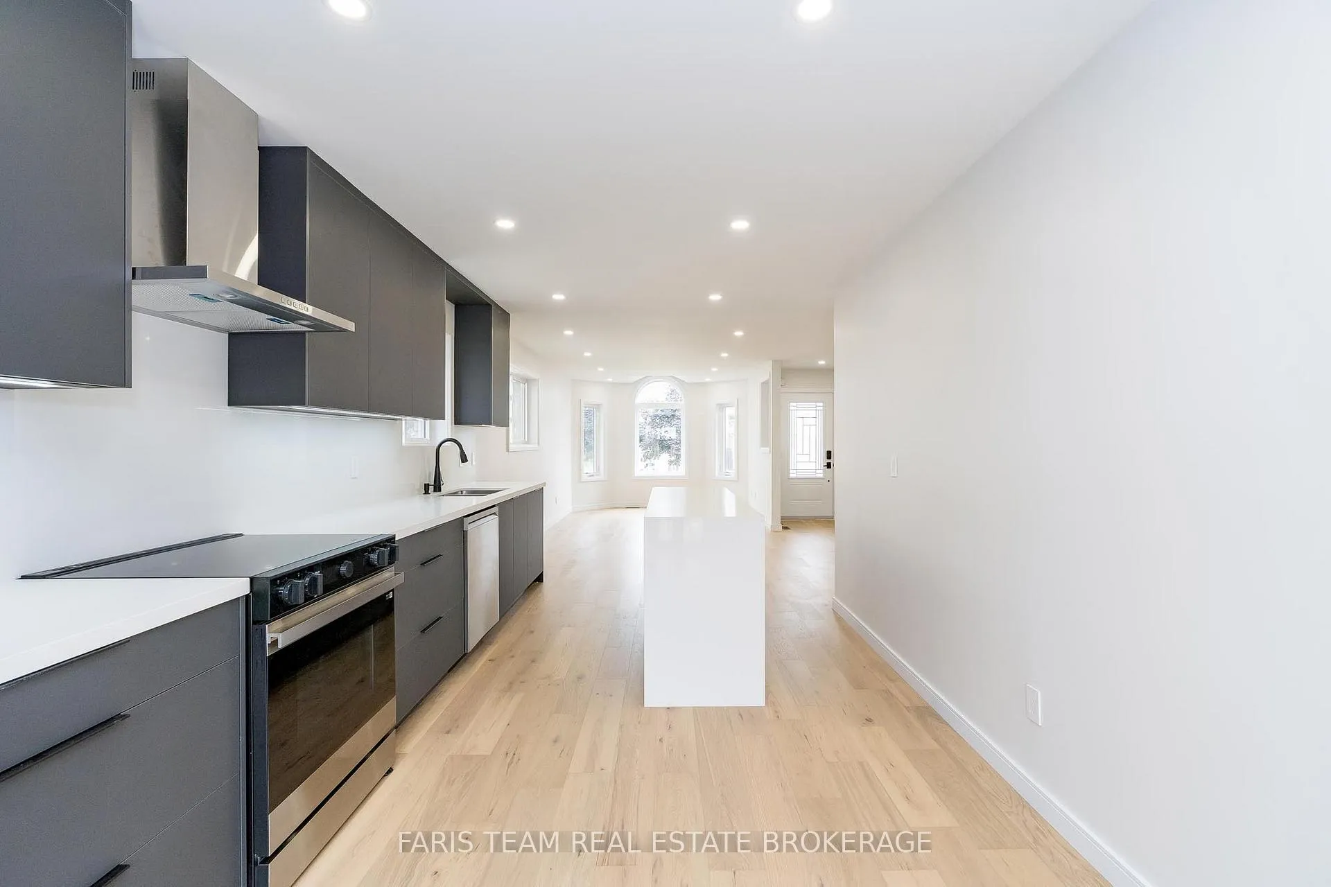 Photo 11 of 233 Wessenger Drive, Barrie, Holly — HOMEH