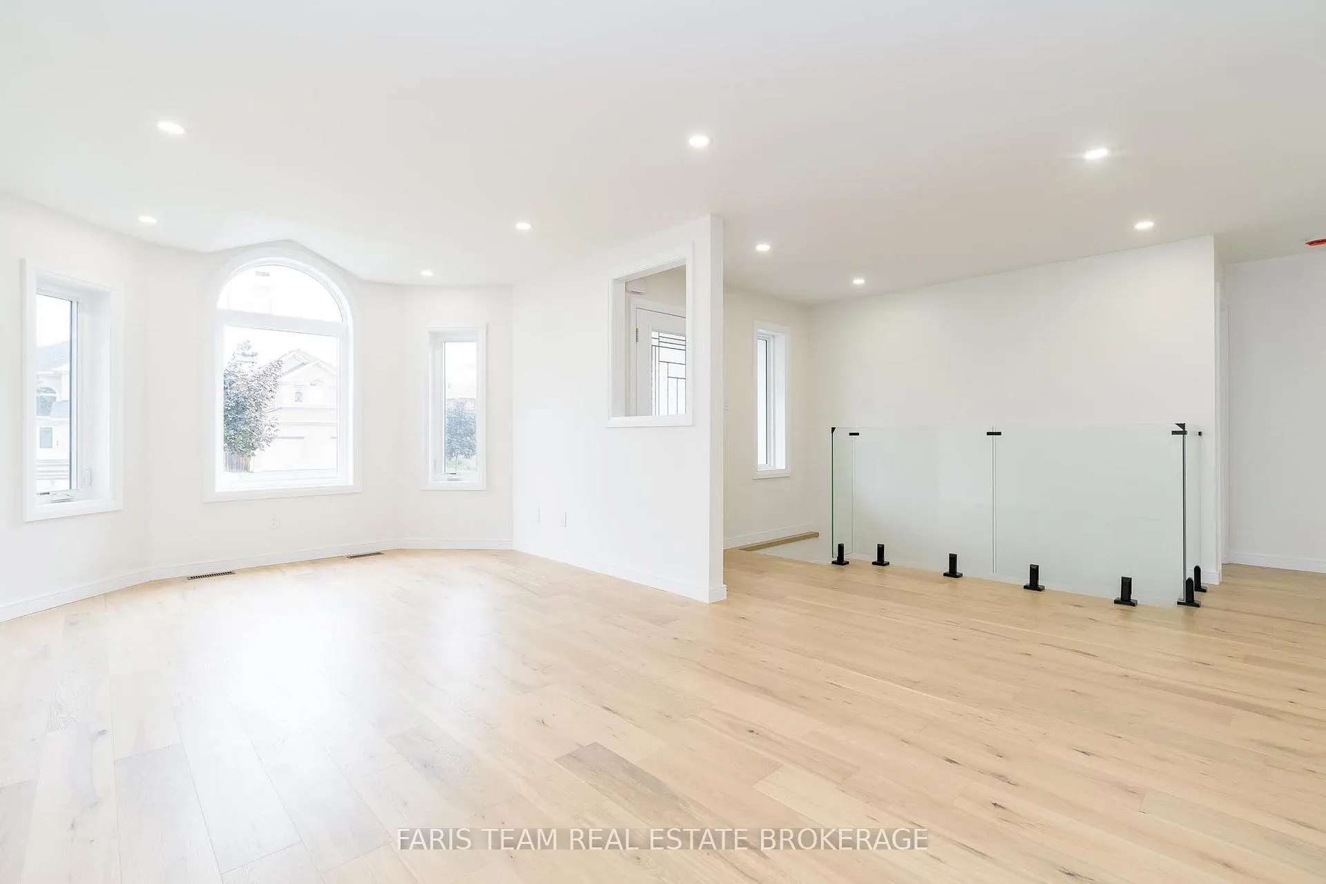 Photo 14 of 233 Wessenger Drive, Barrie, Holly — HOMEH
