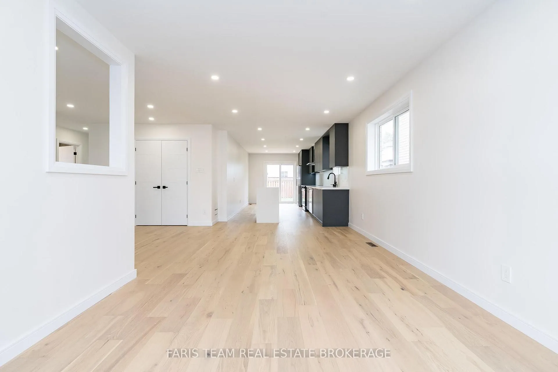 Photo 15 of 233 Wessenger Drive, Barrie, Holly — HOMEH