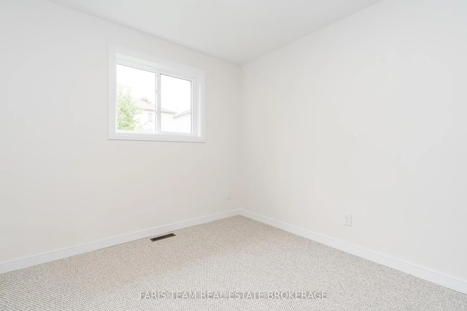 Photo 20 of 233 Wessenger Drive, Barrie, Holly — HOMEH