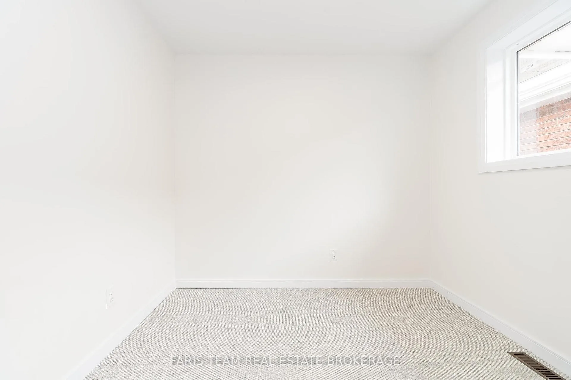 Photo 23 of 233 Wessenger Drive, Barrie, Holly — HOMEH