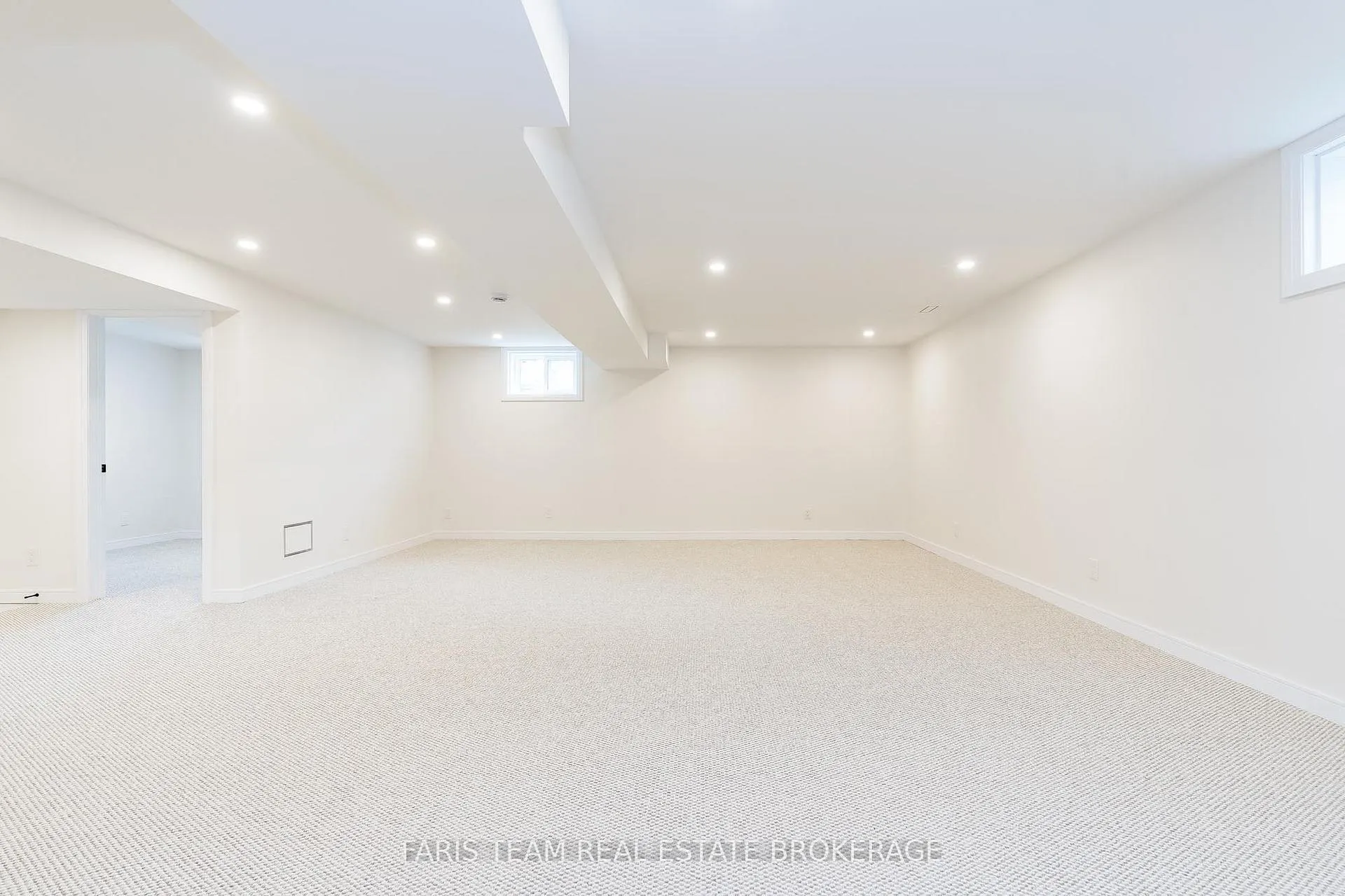Photo 31 of 233 Wessenger Drive, Barrie, Holly — HOMEH