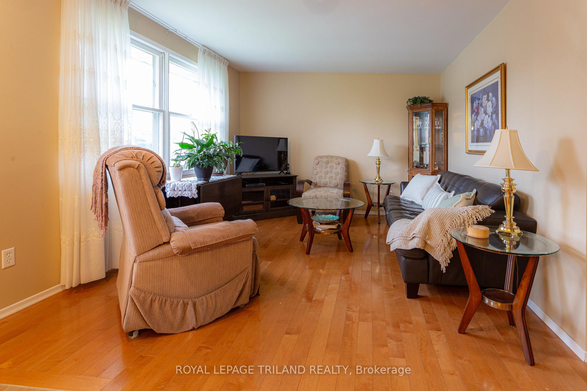 Photo 5 of 28 Raven Avenue, St. Thomas — HOMEH