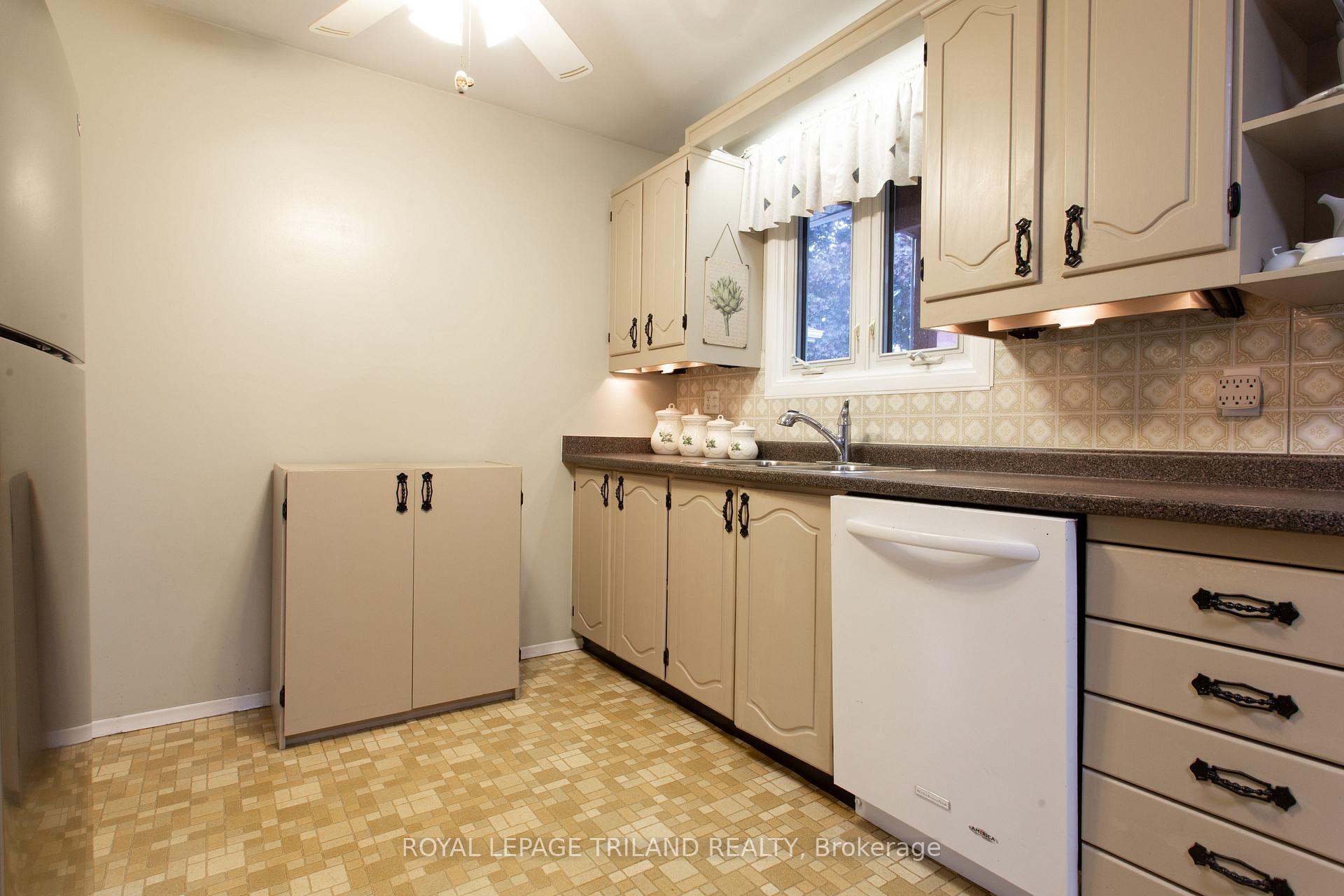 Photo 6 of 28 Raven Avenue, St. Thomas — HOMEH