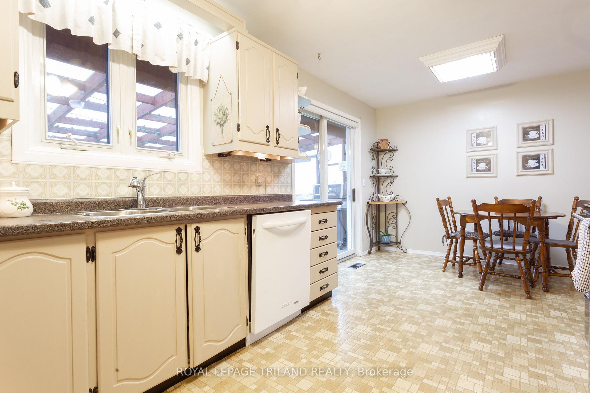 Photo 8 of 28 Raven Avenue, St. Thomas — HOMEH