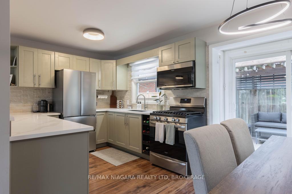 Photo 8 of 37 Parnell Road, St. Catharines, Vine/Linwell — HOMEH