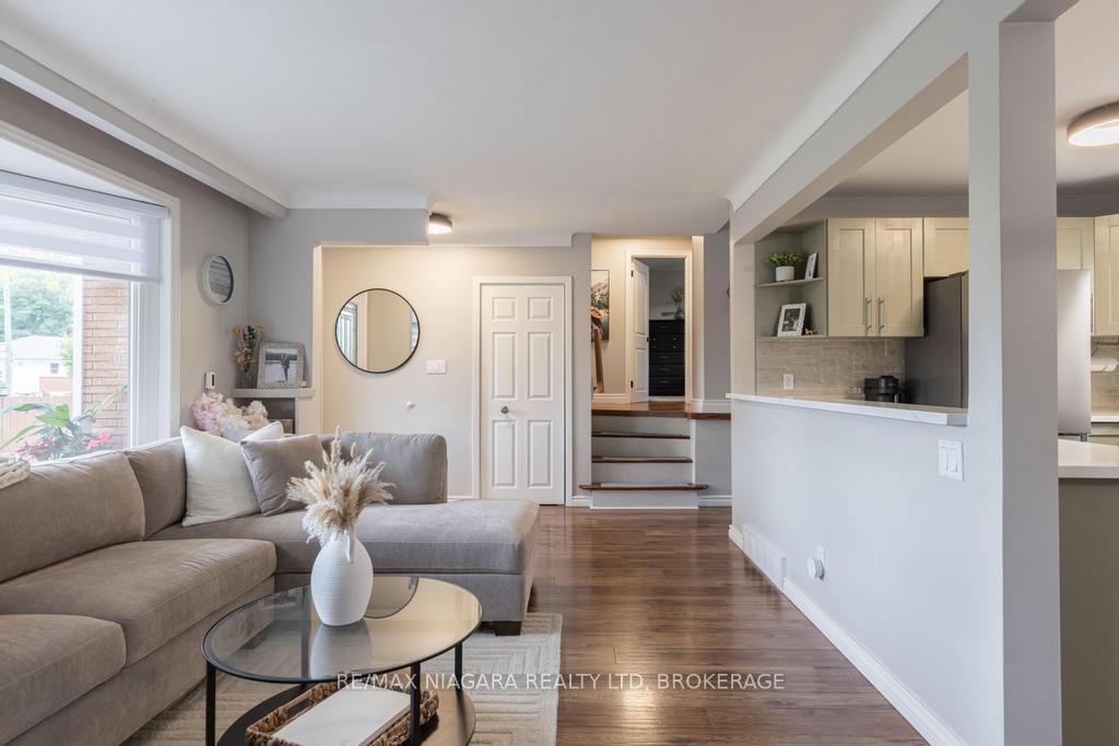 Photo 11 of 37 Parnell Road, St. Catharines, Vine/Linwell — HOMEH