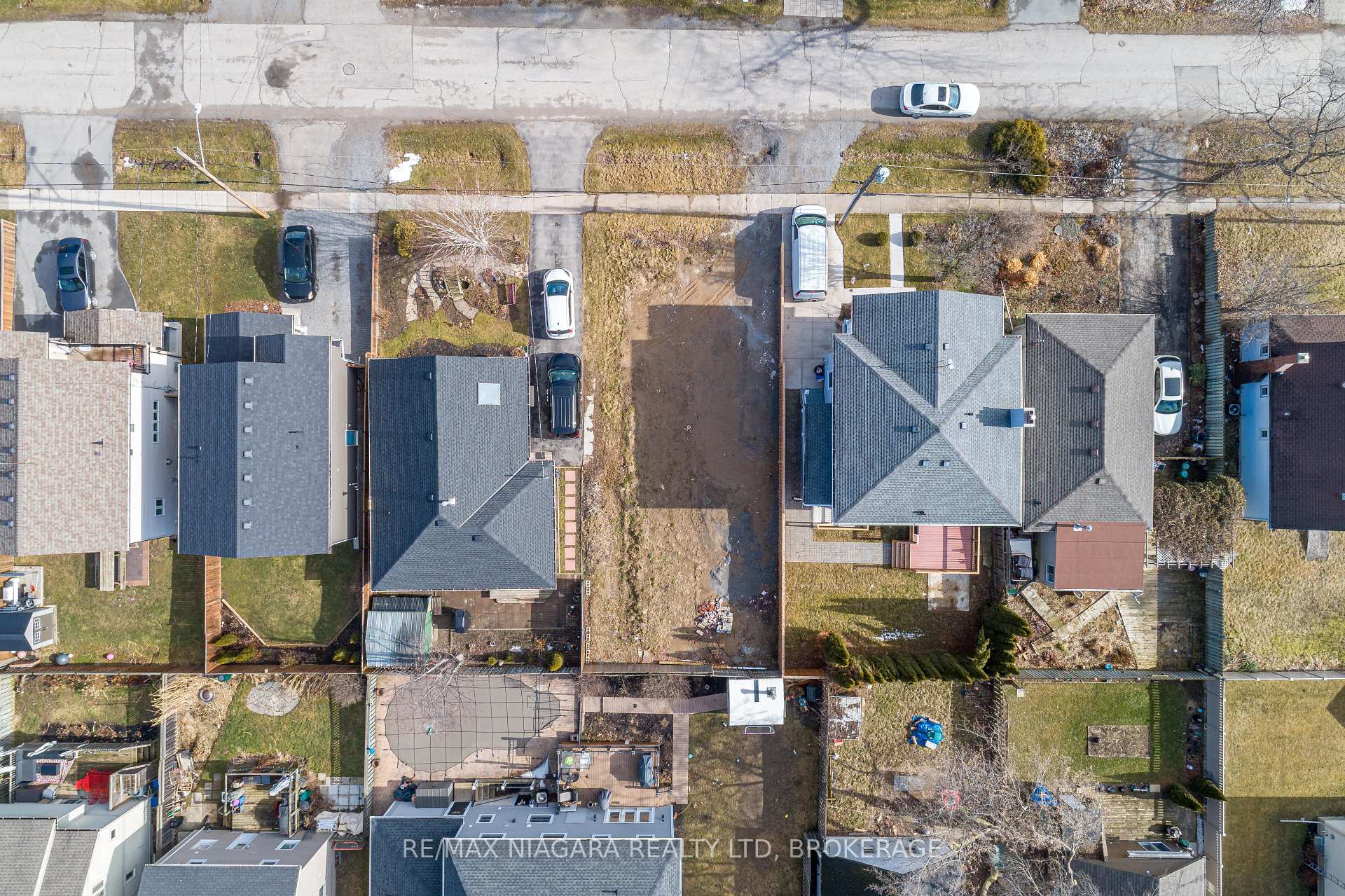 Photo 4 of 13 Shelley Avenue, St. Catharines, Port Dalhousie — HOMEH