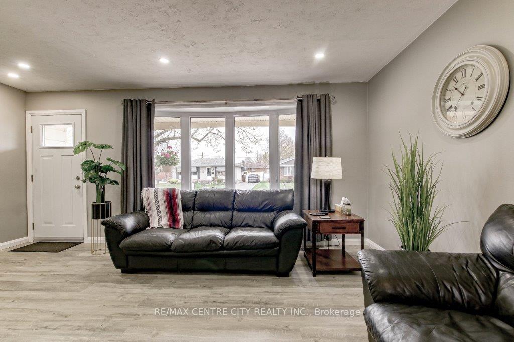 Photo 5 of 95 Lawrence Avenue, St. Thomas — HOMEH