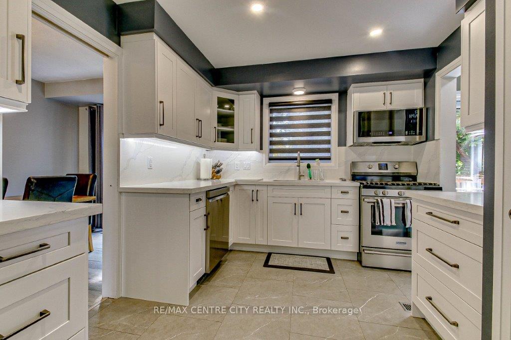 Photo 8 of 95 Lawrence Avenue, St. Thomas — HOMEH