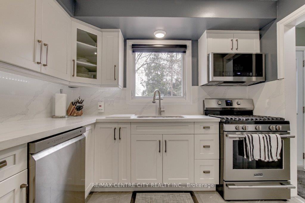 Photo 9 of 95 Lawrence Avenue, St. Thomas — HOMEH