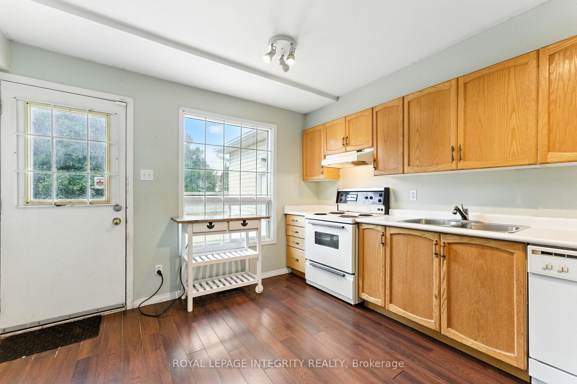 Photo 9 of 41 James Lewis Avenue, Ottawa, Stittsville (South) — HOMEH
