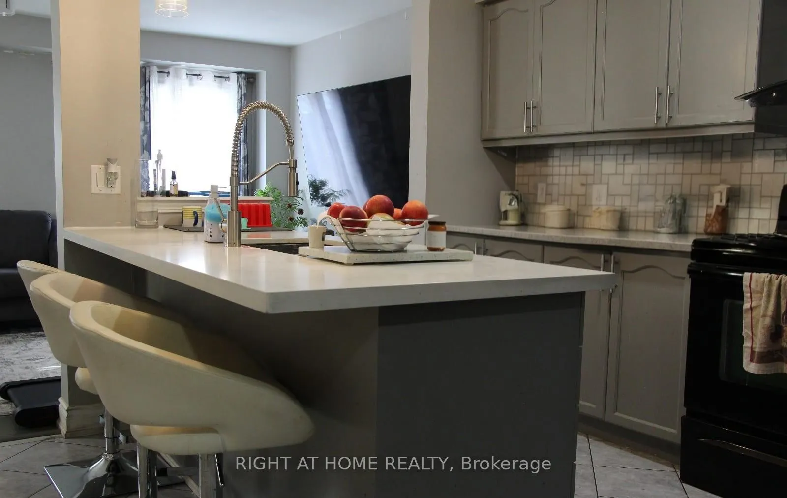 Photo 5 of 144 Cadillac Crescent, Brampton, Fletcher's Meadow — HOMEH