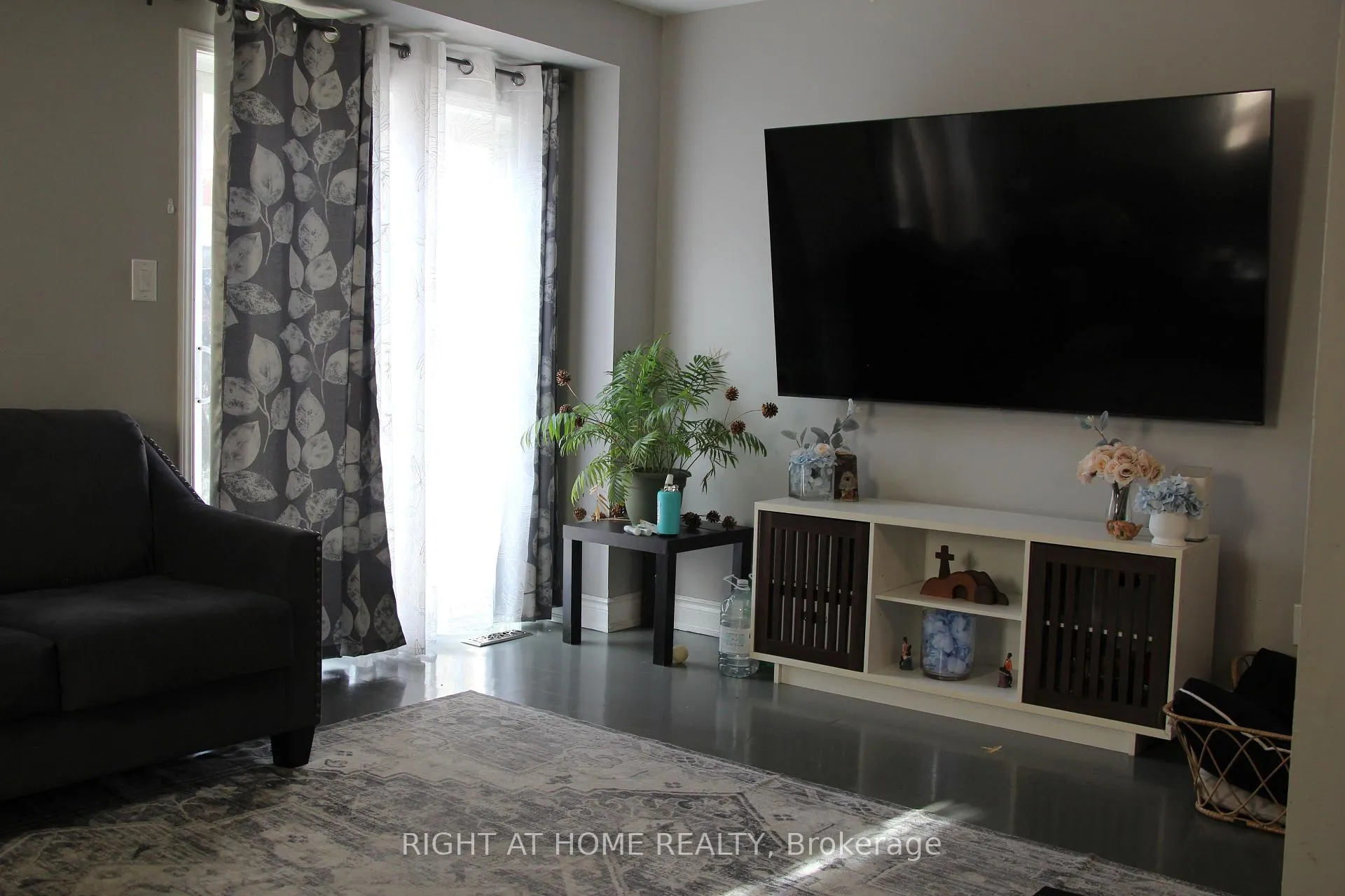 Photo 9 of 144 Cadillac Crescent, Brampton, Fletcher's Meadow — HOMEH
