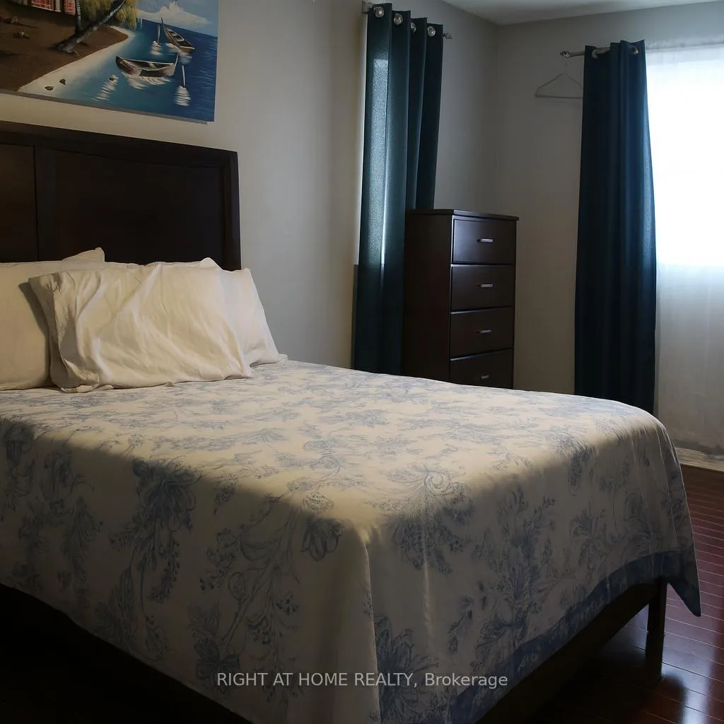 Photo 11 of 144 Cadillac Crescent, Brampton, Fletcher's Meadow — HOMEH