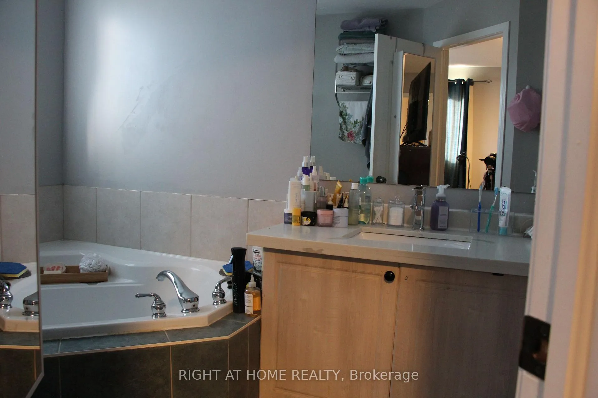 Photo 14 of 144 Cadillac Crescent, Brampton, Fletcher's Meadow — HOMEH
