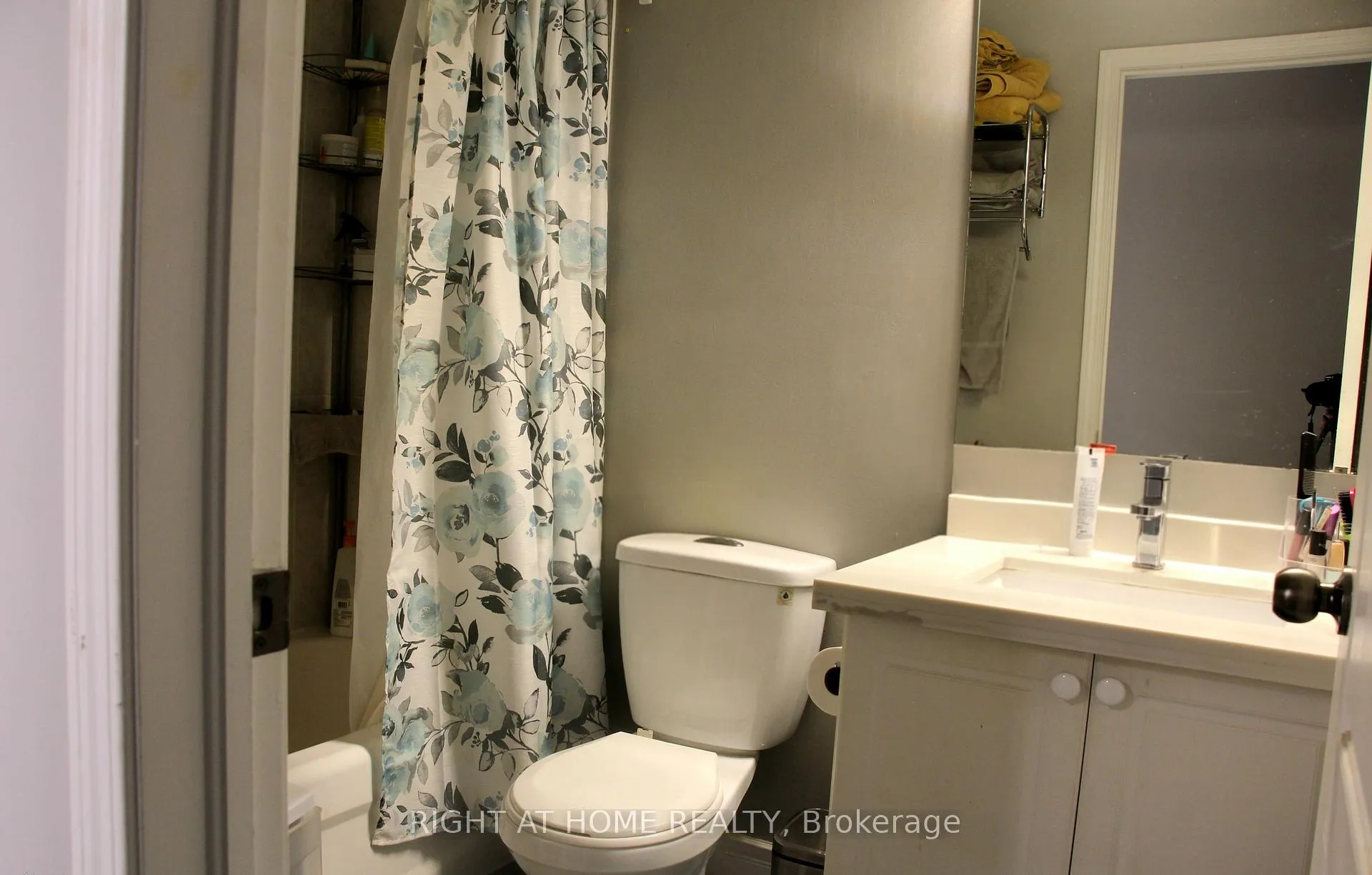 Photo 16 of 144 Cadillac Crescent, Brampton, Fletcher's Meadow — HOMEH