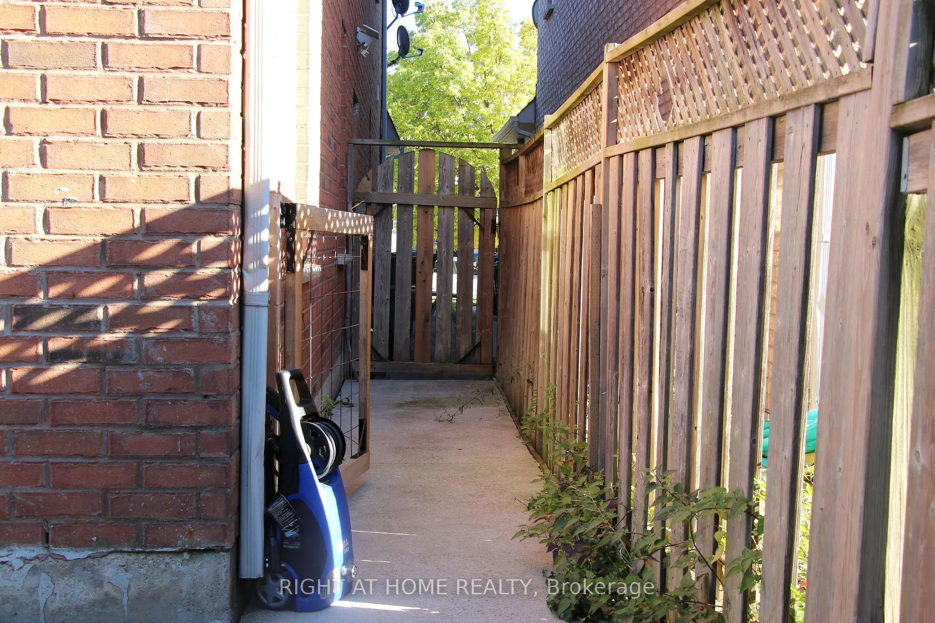 Photo 31 of 144 Cadillac Crescent, Brampton, Fletcher's Meadow — HOMEH