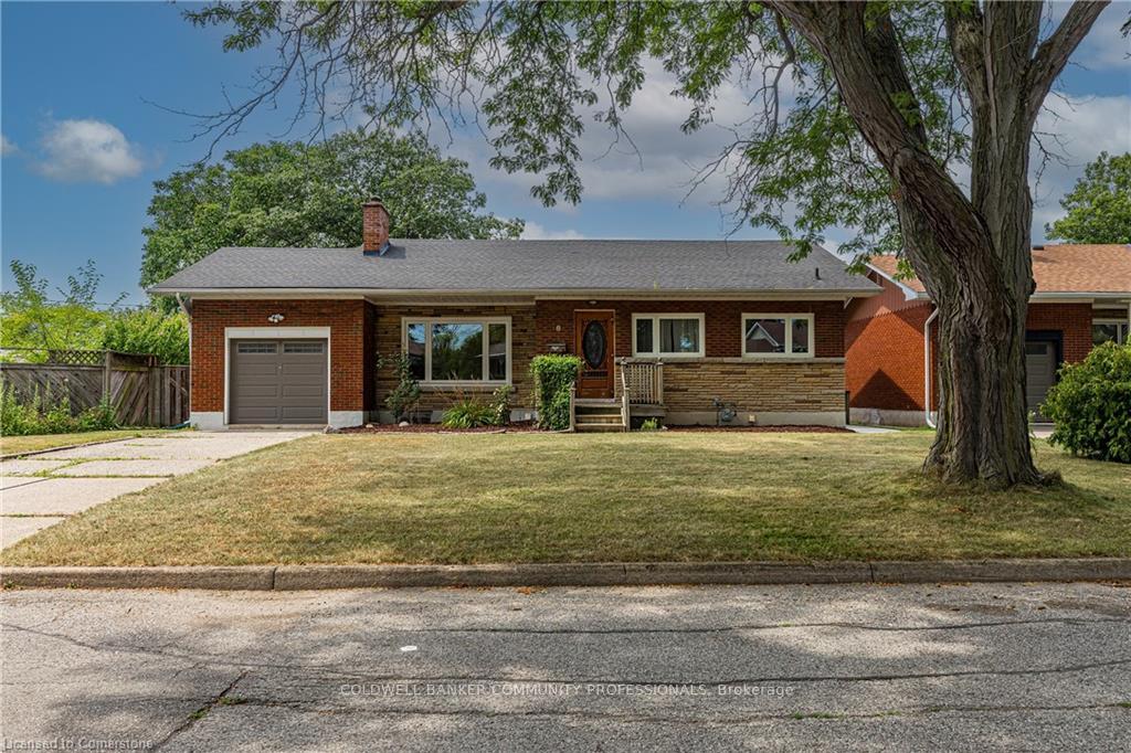 Photo 2 of 18 Masterson Drive, St. Catharines, Glendale/Glenridge — HOMEH
