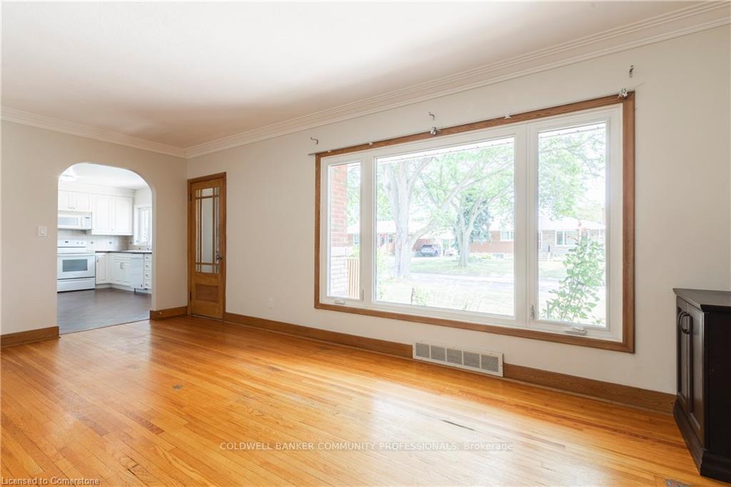 Photo 11 of 18 Masterson Drive, St. Catharines, Glendale/Glenridge — HOMEH
