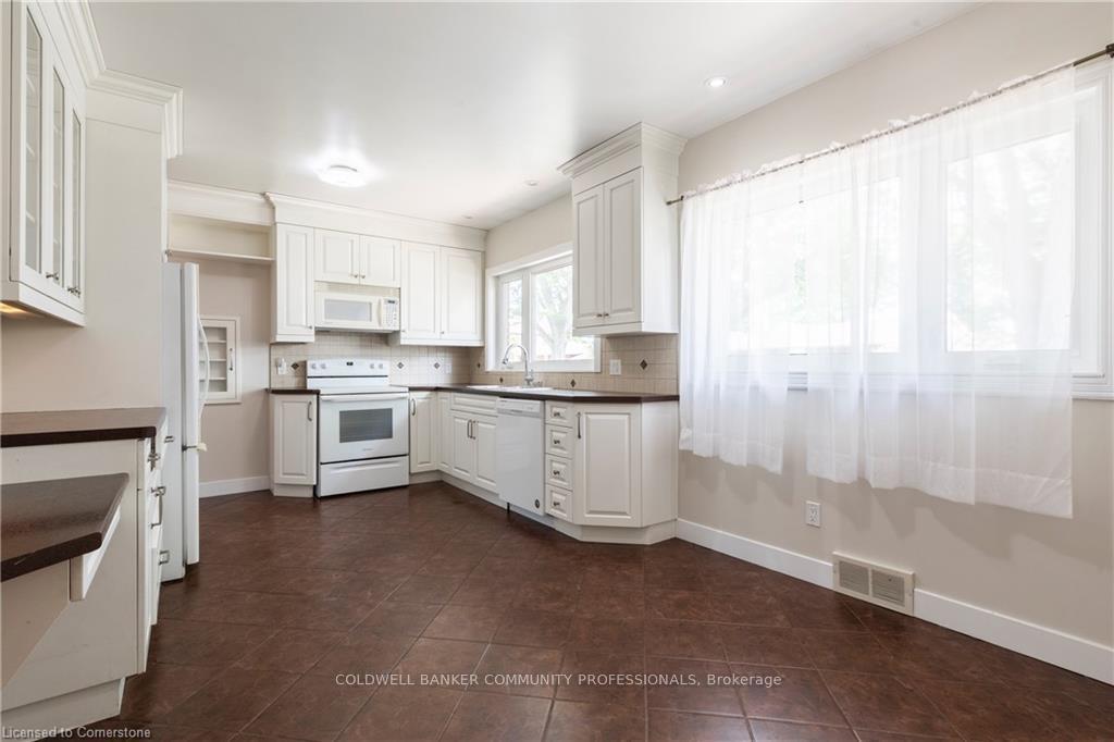 Photo 12 of 18 Masterson Drive, St. Catharines, Glendale/Glenridge — HOMEH