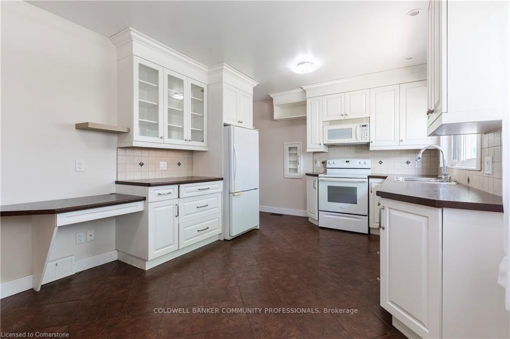 Photo 13 of 18 Masterson Drive, St. Catharines, Glendale/Glenridge — HOMEH