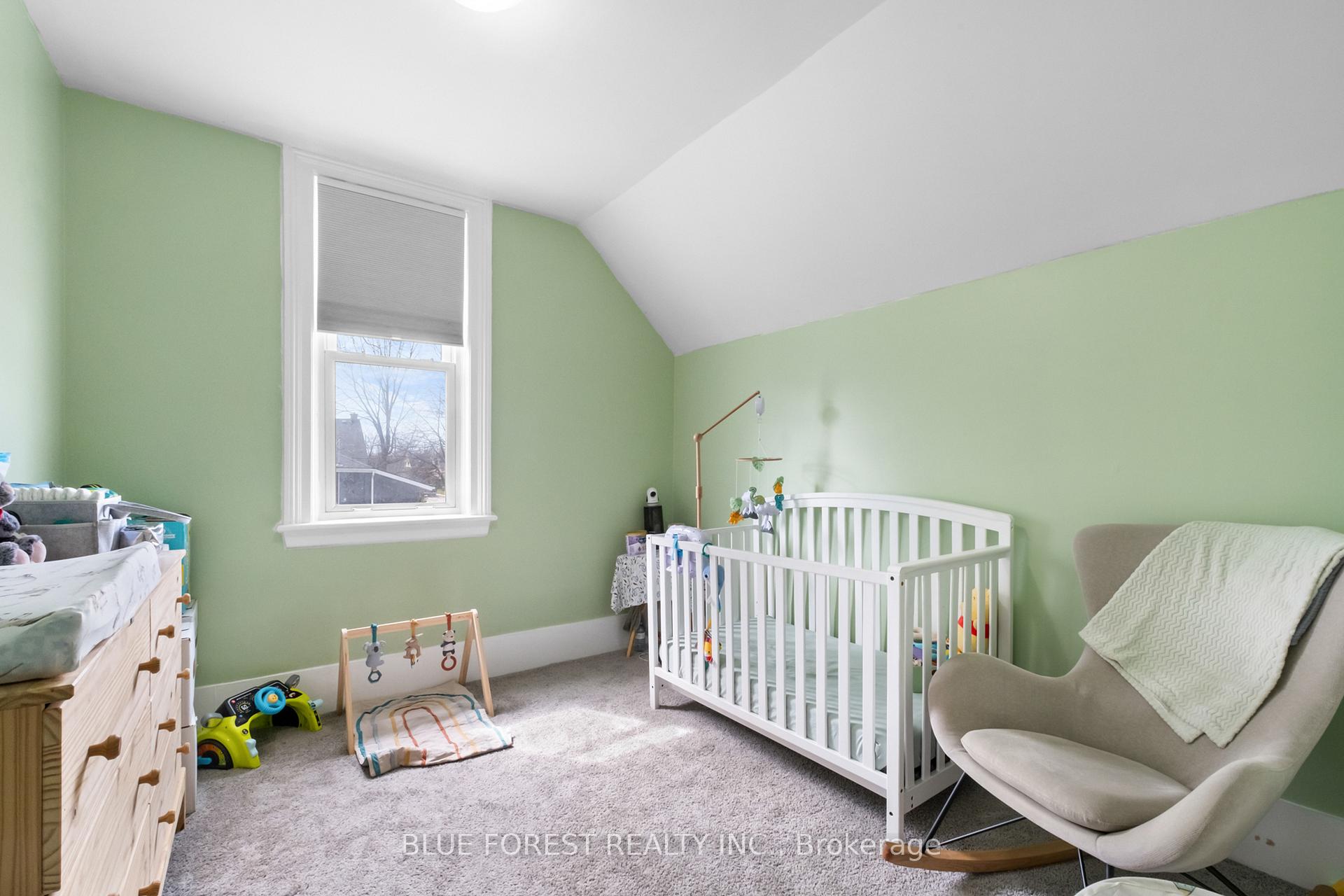 Photo 3 of 210 Wellington Street, St. Thomas — HOMEH