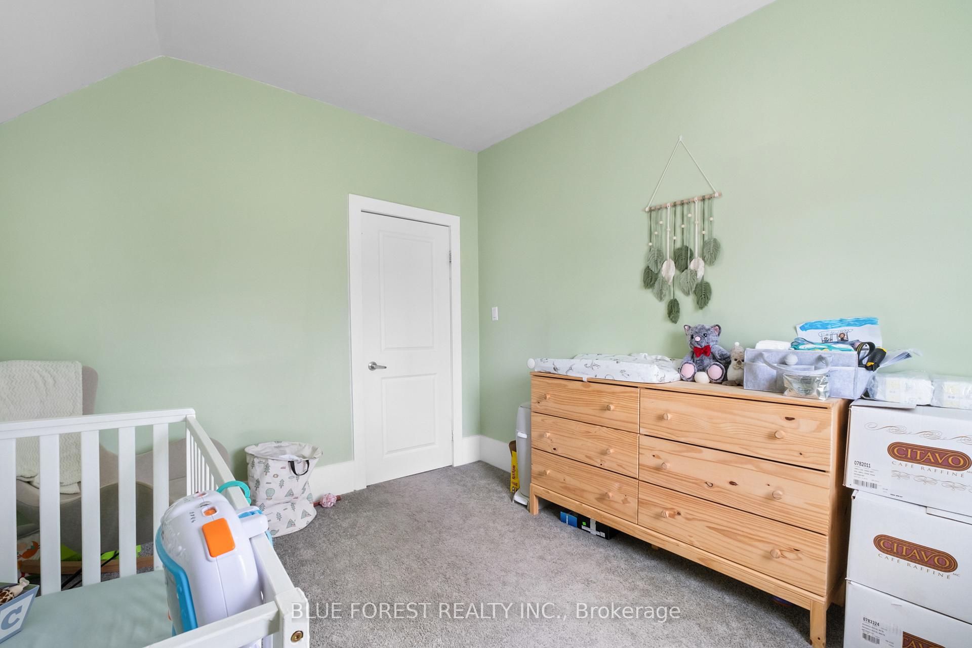 Photo 4 of 210 Wellington Street, St. Thomas — HOMEH