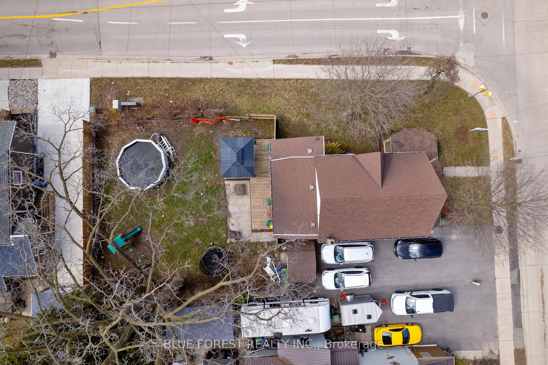 Photo 11 of 210 Wellington Street, St. Thomas — HOMEH