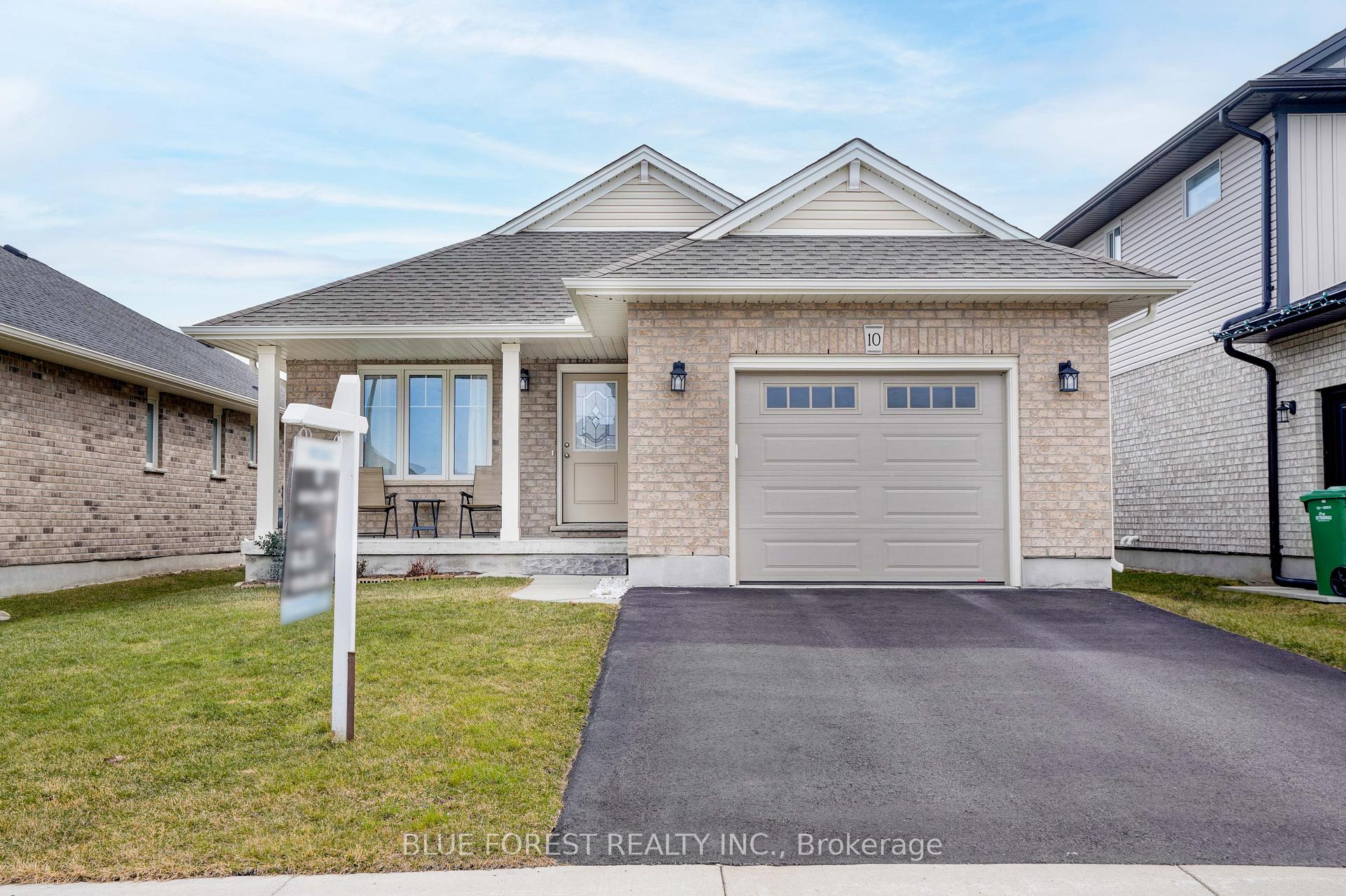 Front of 10 Auburn Drive