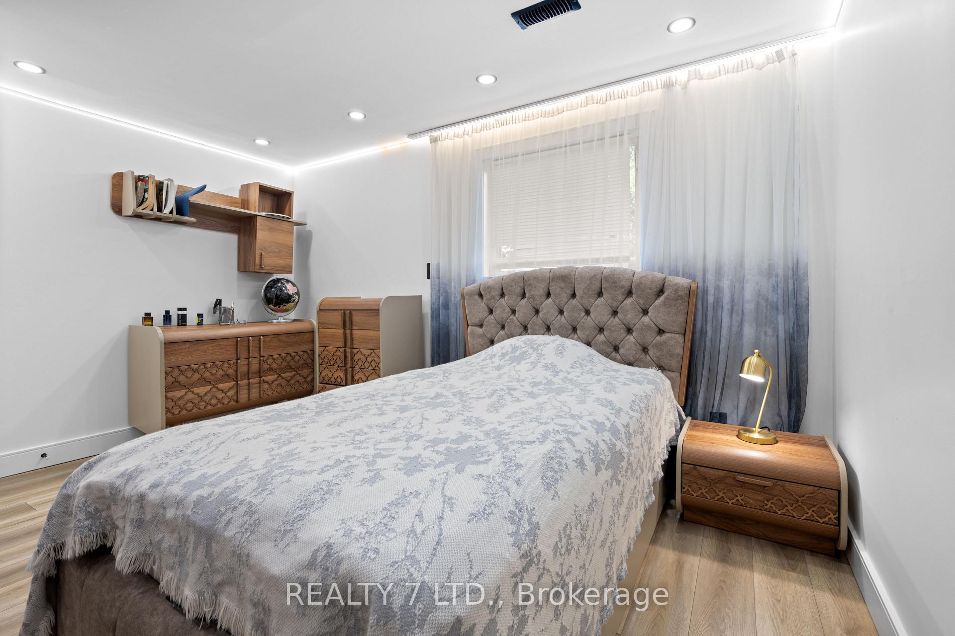 Photo 32 of 674 Vine Street, St. Catharines, Lakeshore — HOMEH